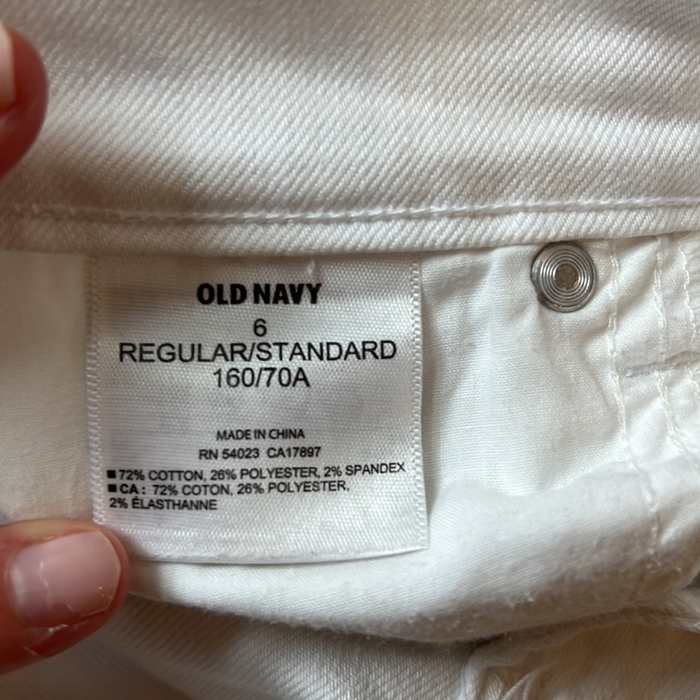 Old Navy | size 6 the flirt white jean - Picture 3 of 4